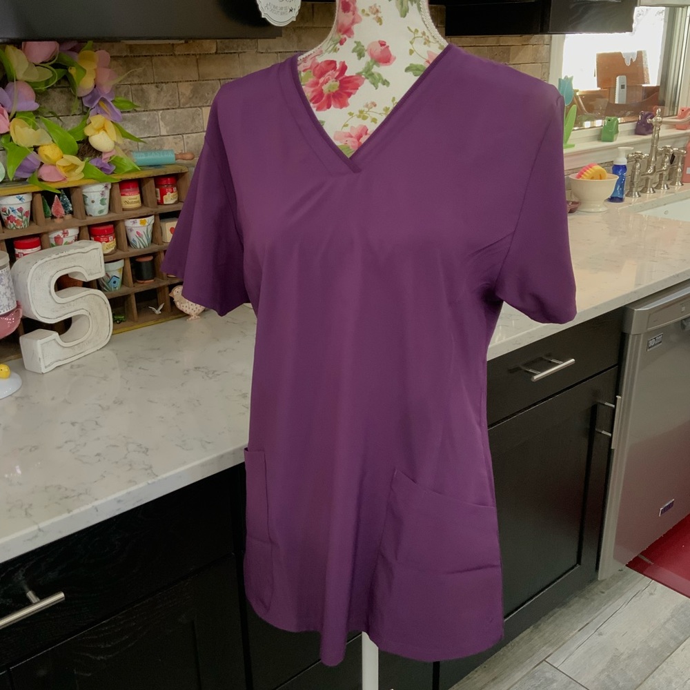 MOD Uniform Scrub Top 
Womens Size Large V neck
Style # 131731
Side slits